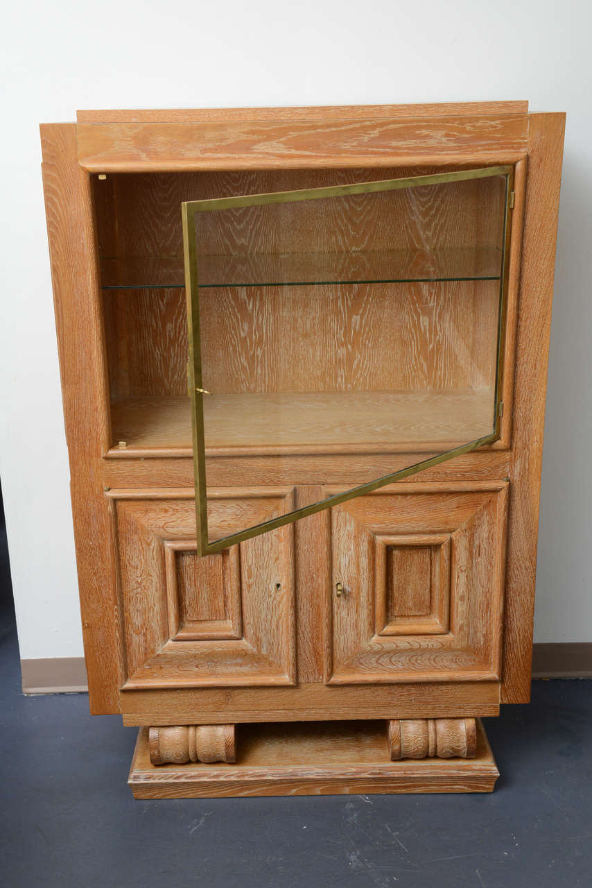 Art Deco illuminated Cerused Oak Display Cabinet Attributed to JC Moreux In Good Condition For Sale In Miami, FL
