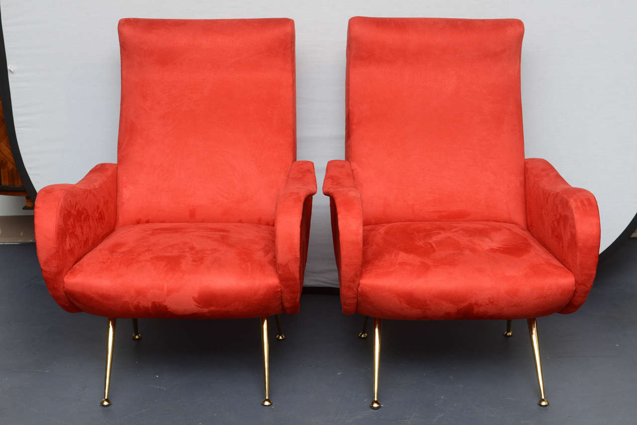 Recently reupholstered in this refined red suede, the pair of lady chairs in the style of Zanusso.
Midcentury , The design is elegant and comfortable.
The legs are in bronze.