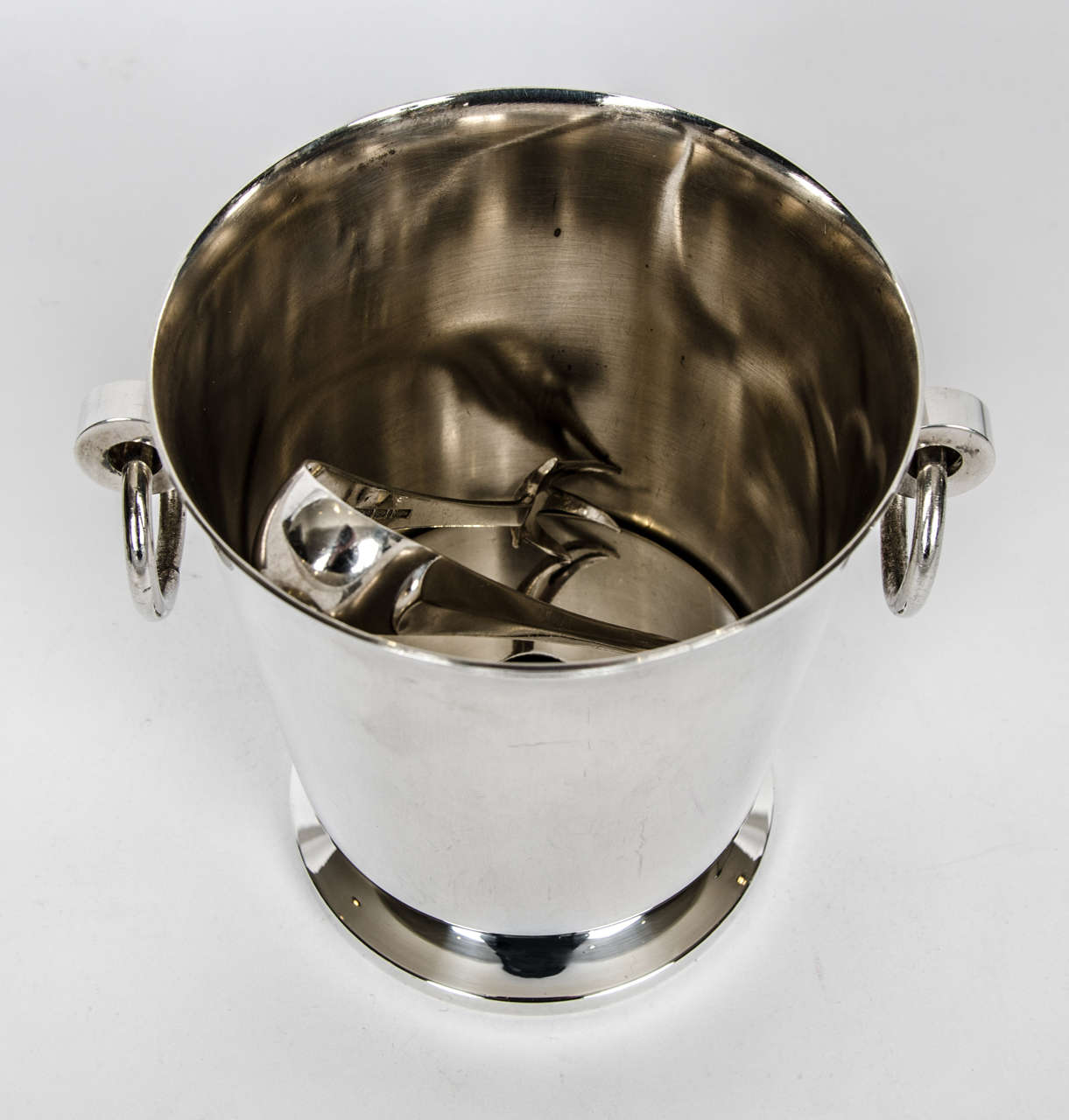 Silver Plate Ice Bucket and Tongs In Excellent Condition For Sale In London, GB