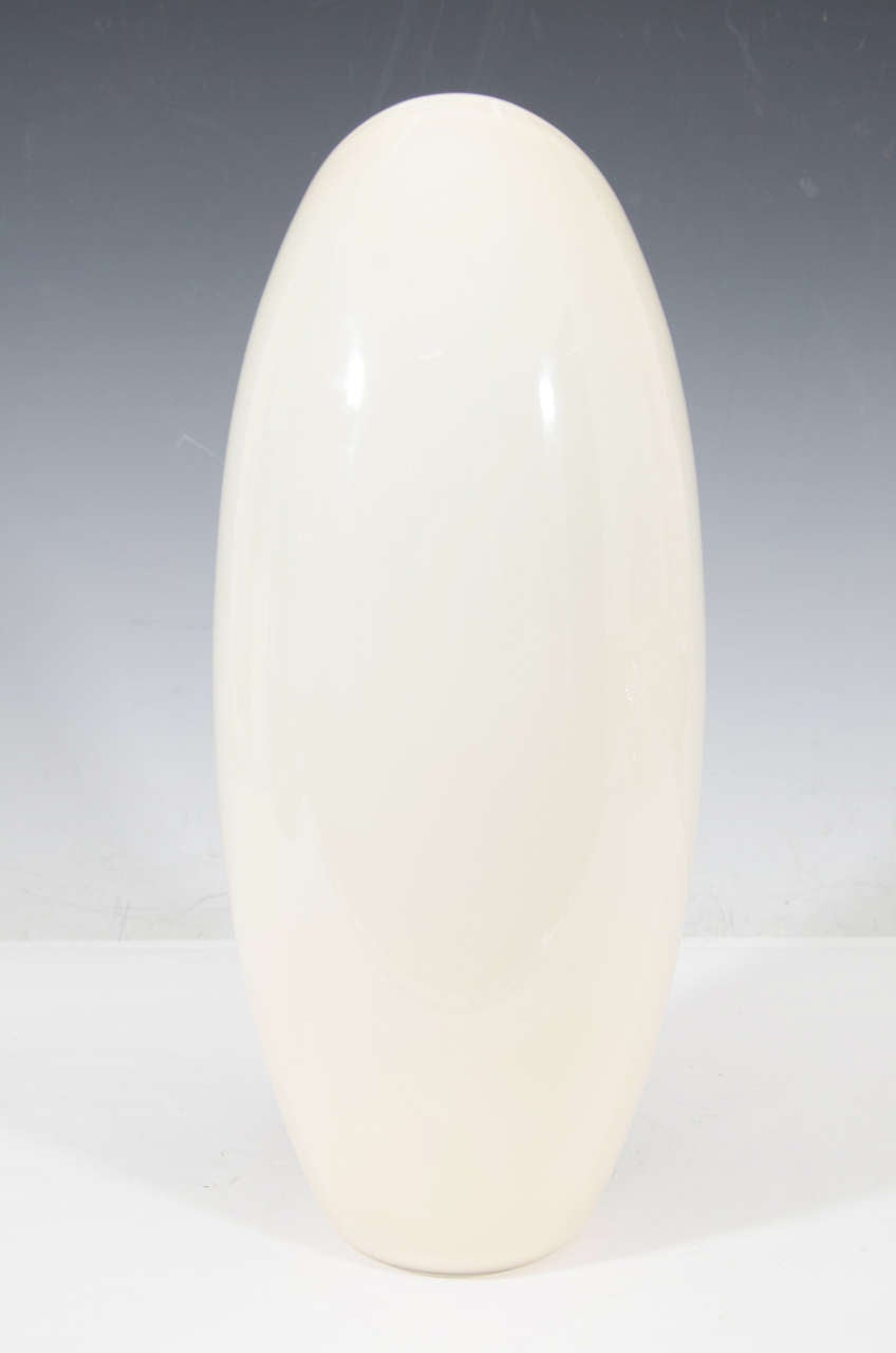 Midcentury Seguso Off-White Tall Vase In Good Condition For Sale In New York, NY