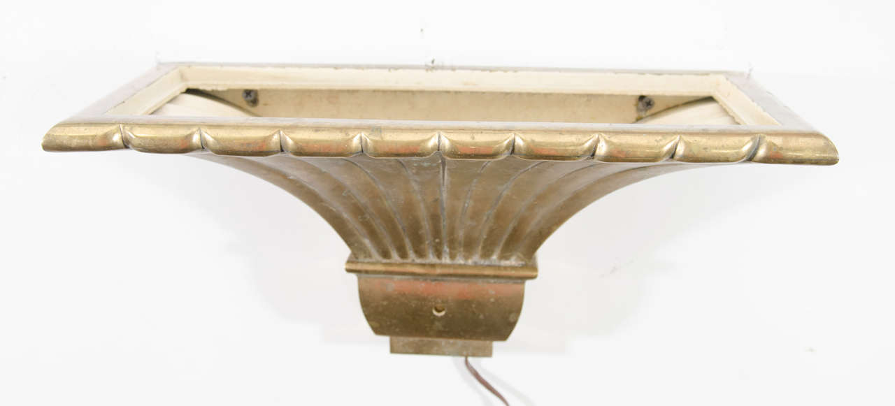 Midcentury Pair of Brass Fluted Sconces in the Manner of Chapman In Good Condition For Sale In New York, NY