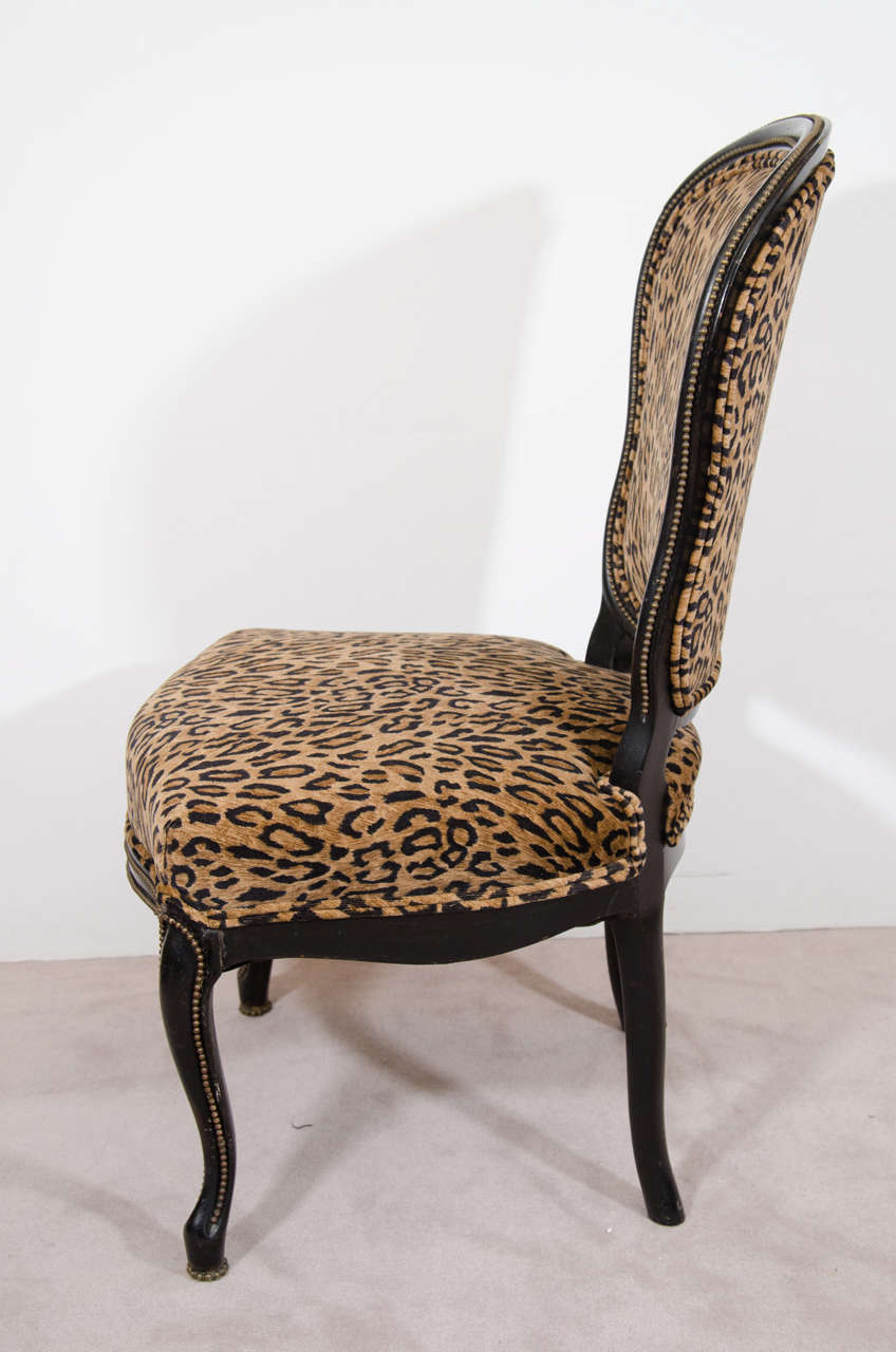 Pair of Antique Ebonized Slipper Chairs with Velvet Leopard Print Upholstery In Good Condition In New York, NY