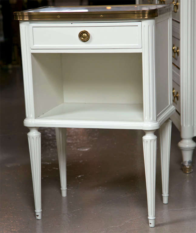 Pair of White Painted Marble Top Side Tables Maison Jansen In Excellent Condition In Stamford, CT