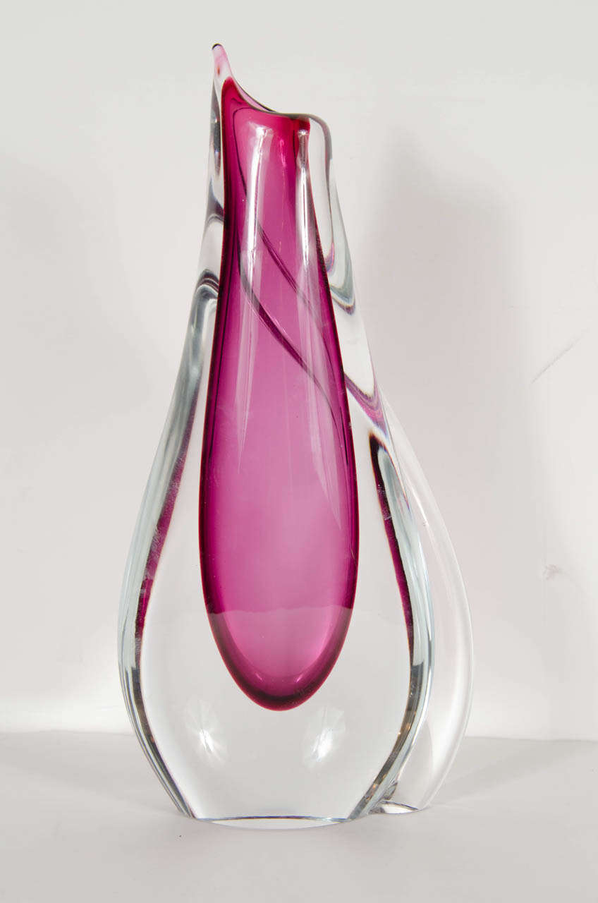 This very sophisticated vase features a great organic free flow swirl design of wine  and clear glass.