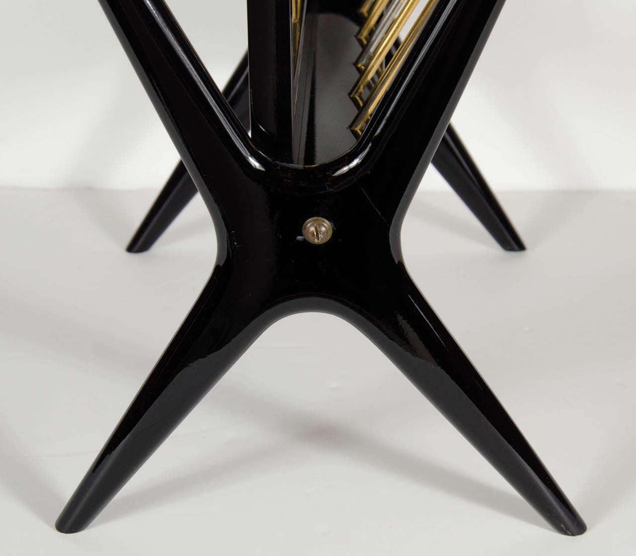 Ultra Chic Mid-Century Modernist Table/Magazine Stand in the Manner of Gio Ponti In Excellent Condition In New York, NY