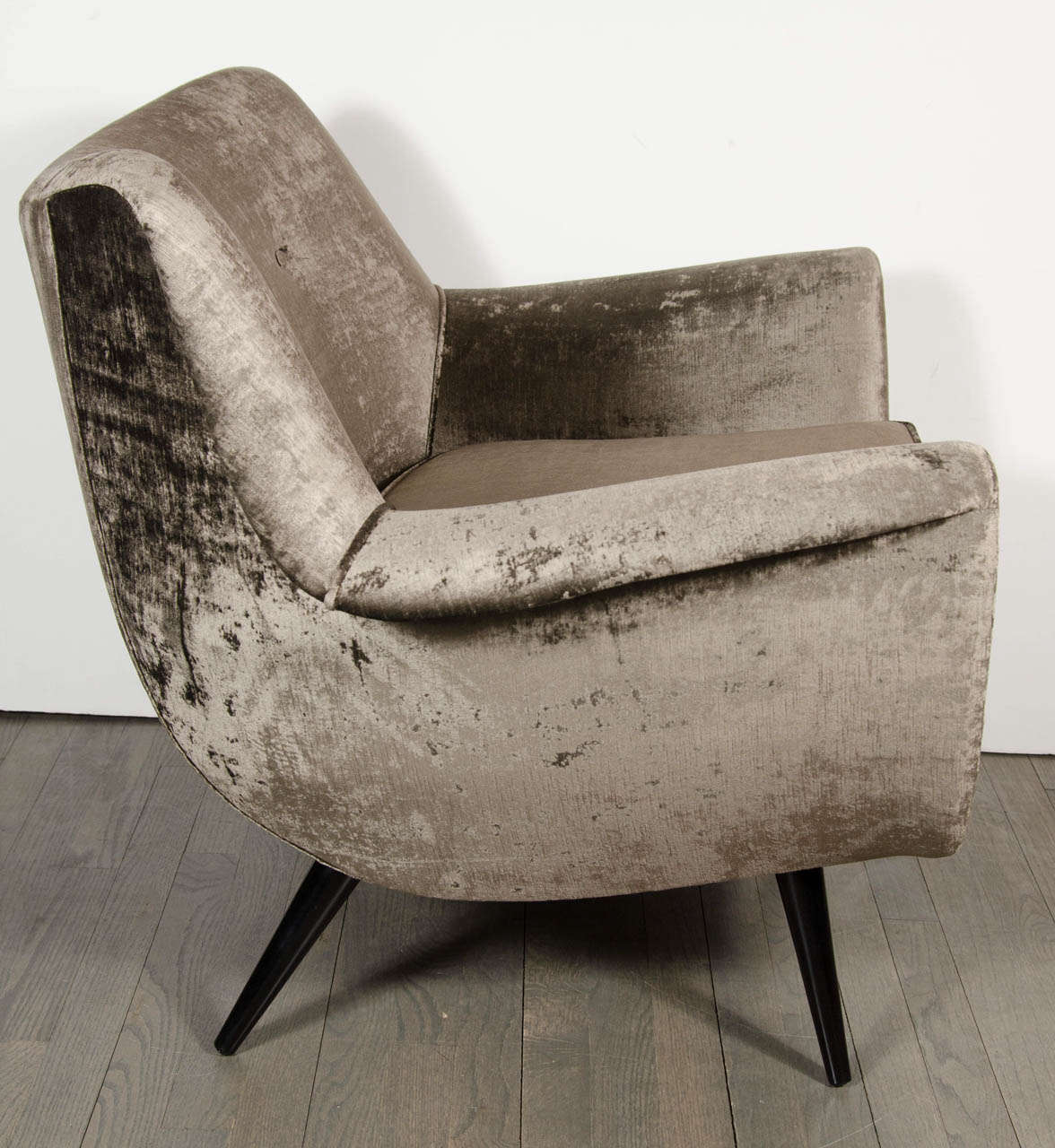 Outstanding Mid-Century Modernist Chair in Lux Grey Velvet In Excellent Condition In New York, NY