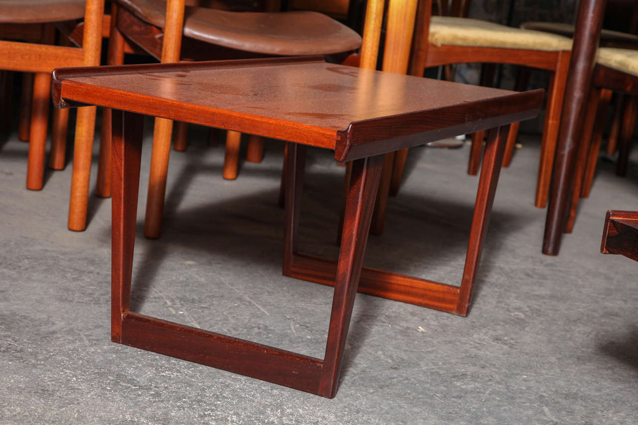 Vintage 1950s Small Teak Coffee Table 

This Accent Table is great as a small coffee table, end table, or just a beautiful table for vases and other decor. The table is in like-new condition and is oil finished. Ready for pick up, delivery, or