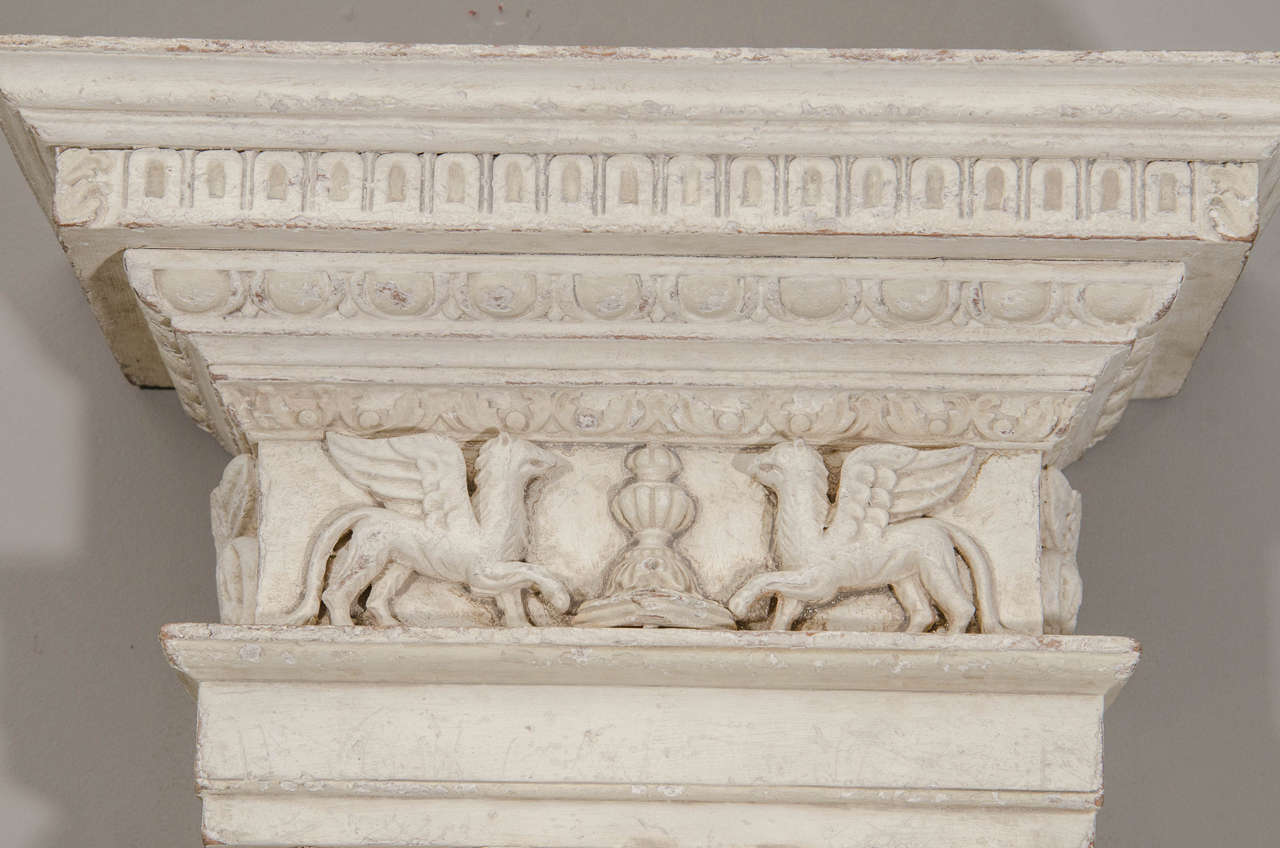 Early 19th Century White Painted Intricately Carved Wall Bracket In Excellent Condition For Sale In New York, NY
