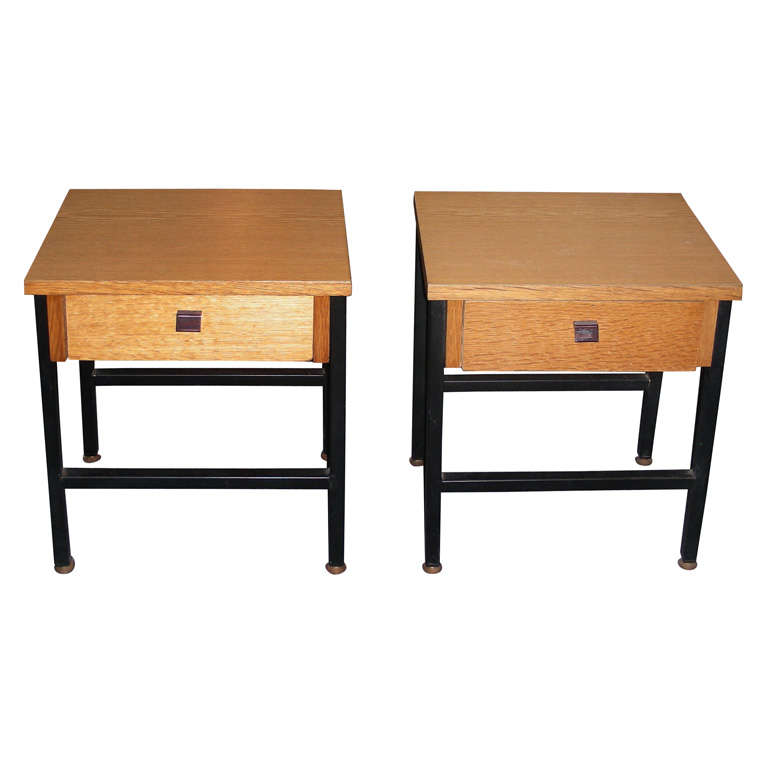 Deux tables de nuit des années 1950