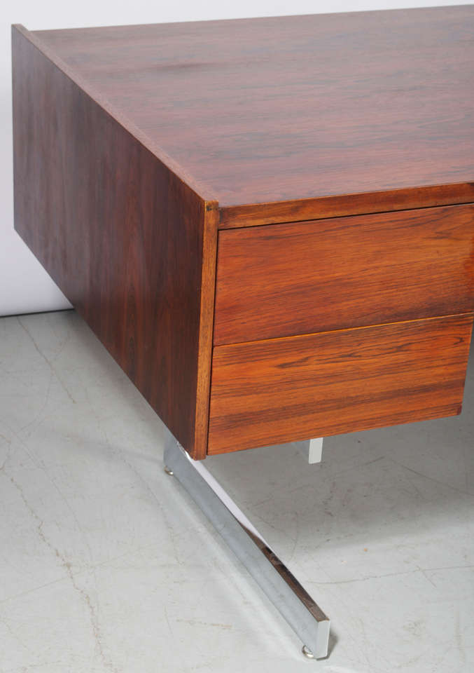 Milo Baughman - Executive Rosewood Desk In Excellent Condition In San Francisco, CA