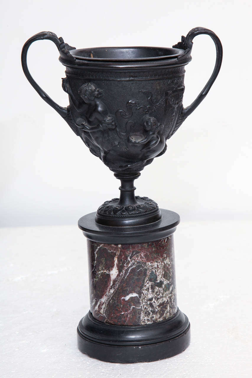 Pair of 19th Century French Bronze Urns For Sale 1