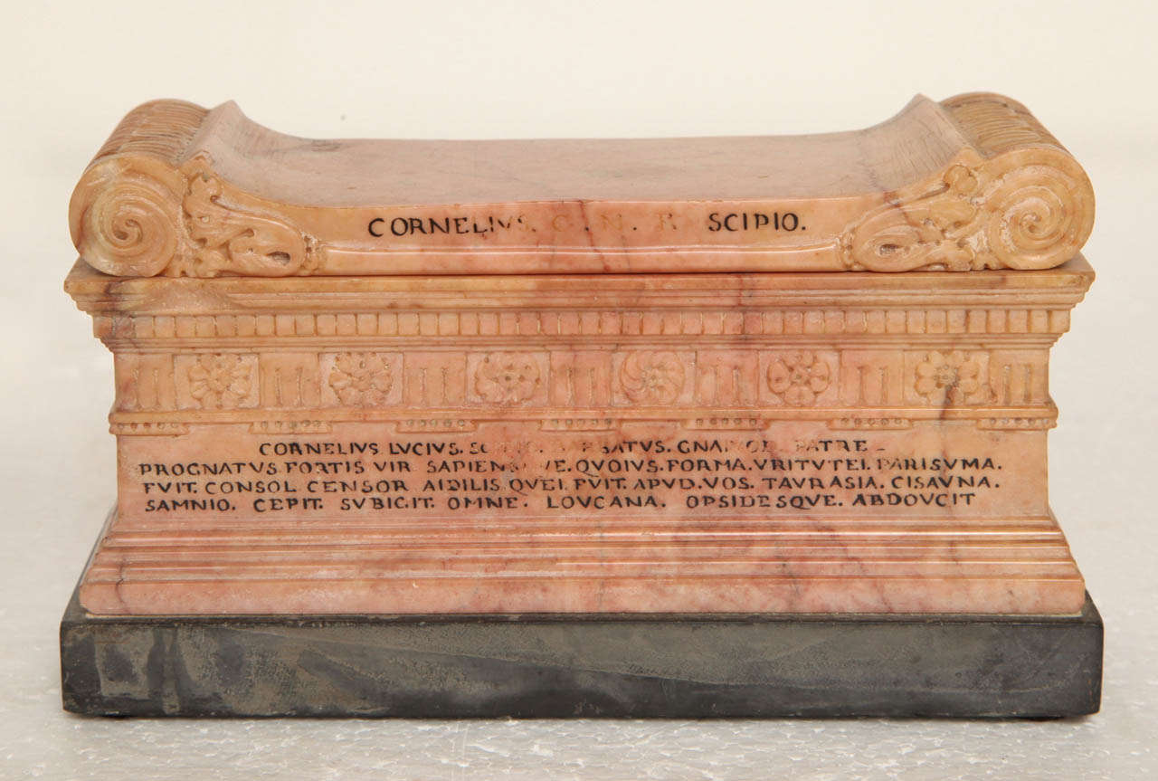 Italie, 19ème siècle, marbre de Sienne, modèle de grand tour de la tombe de Scipion