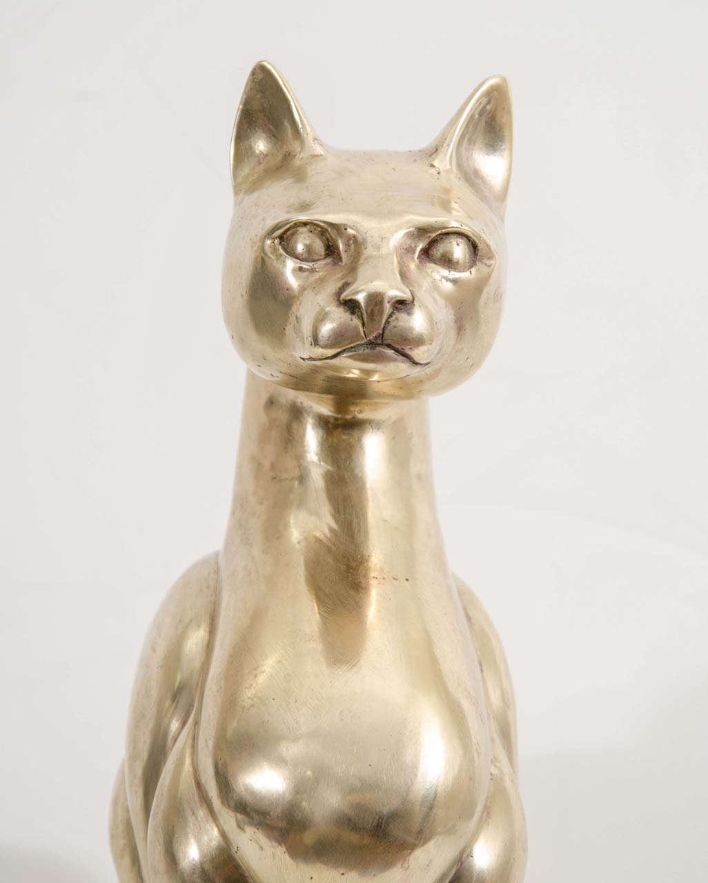 A Mid Century Doré Bronze Cat Sculpture In Good Condition In New York, NY