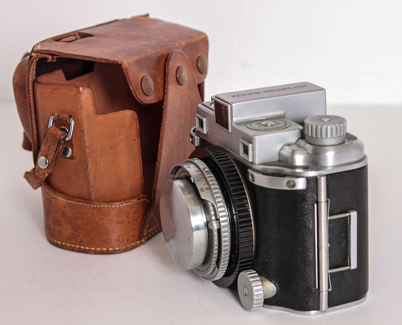 Original Walter Dorwin Teague Kodak Medalist Art Deco Camera with Case 2