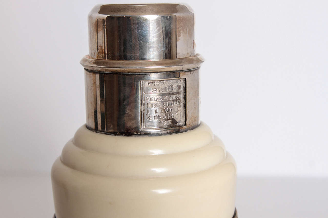Trio Master Incolor Catalin and Silver Plate Art Deco Cocktail Shakers In Good Condition In Dallas, TX