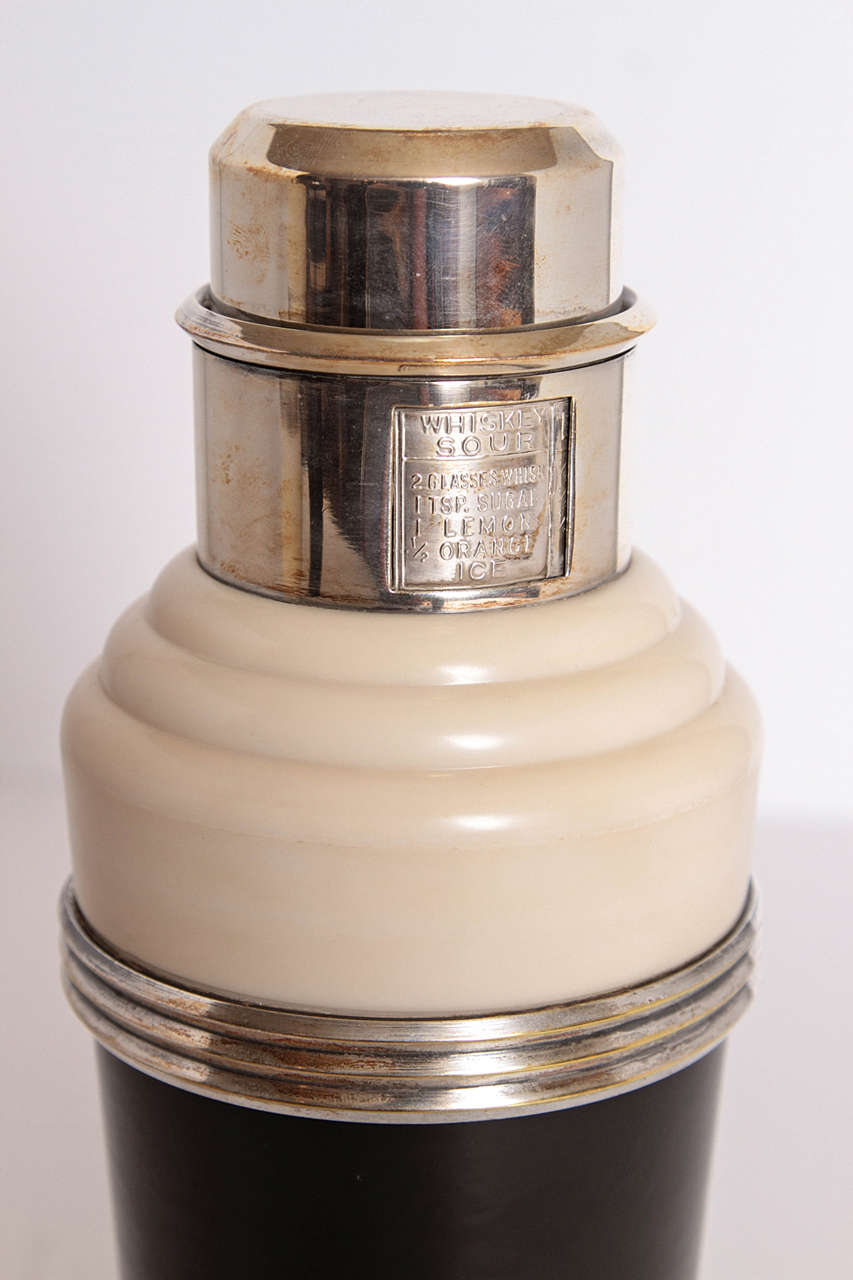 Trio Master Incolor Catalin and Silver Plate Art Deco Cocktail Shakers 3