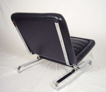 Mid-Century Modern Pair of Chrome and Leather Channel Lounge Chairs For Sale