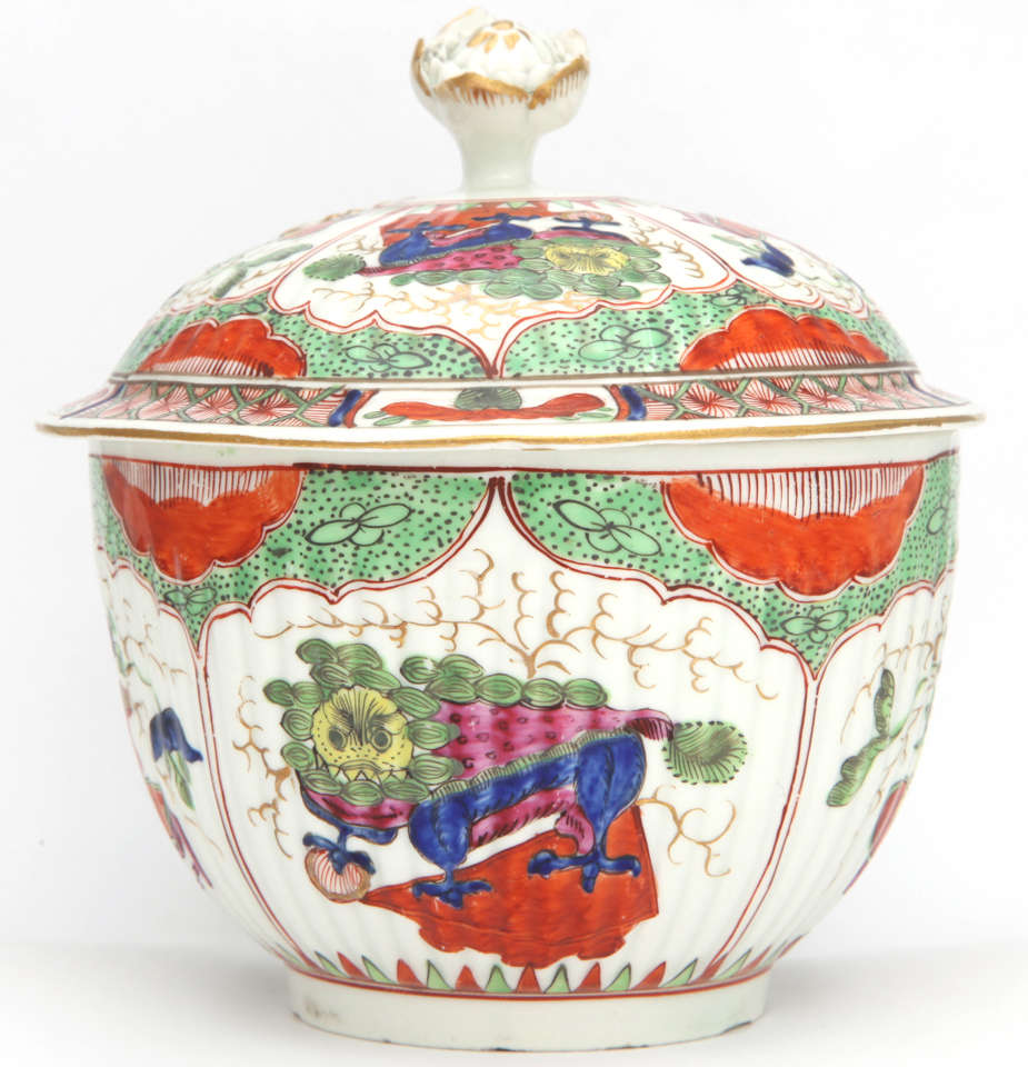 A Rare First Period Worcester Porcelain Bengal Tyger Covered Sugar Bowl In Excellent Condition In New York, NY