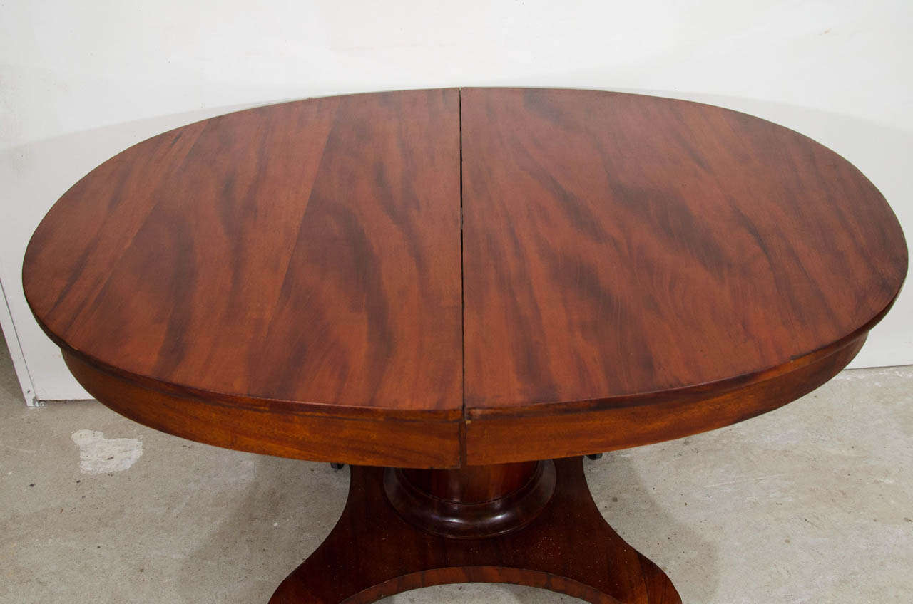 1900's Dining Room Table In Excellent Condition For Sale In New York, NY