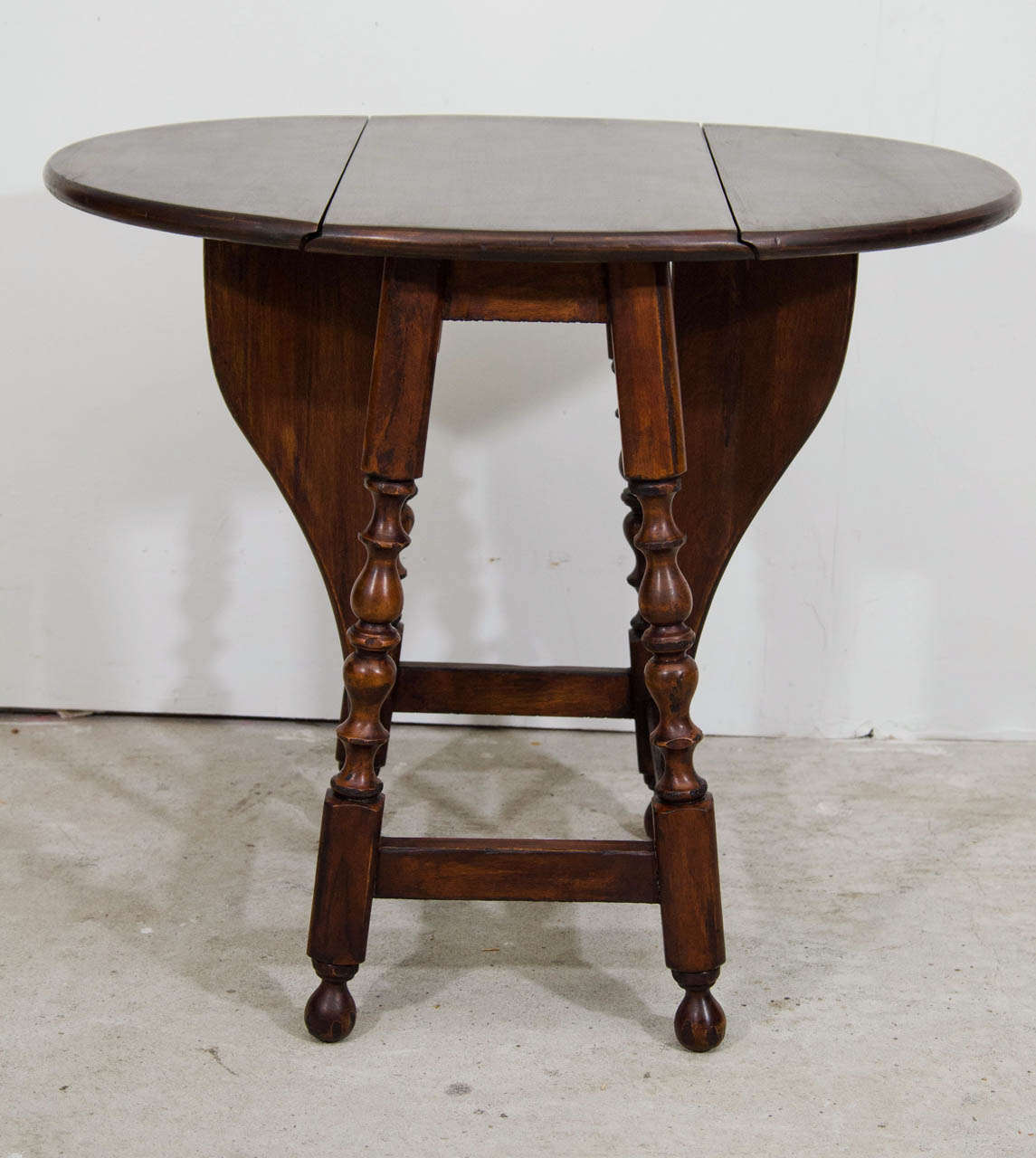 English Butterfly  Oval Drop Leaf Center Table For Sale