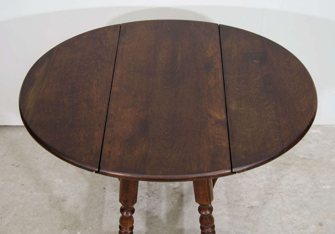 Butterfly  Oval Drop Leaf Center Table In Excellent Condition For Sale In New York, NY