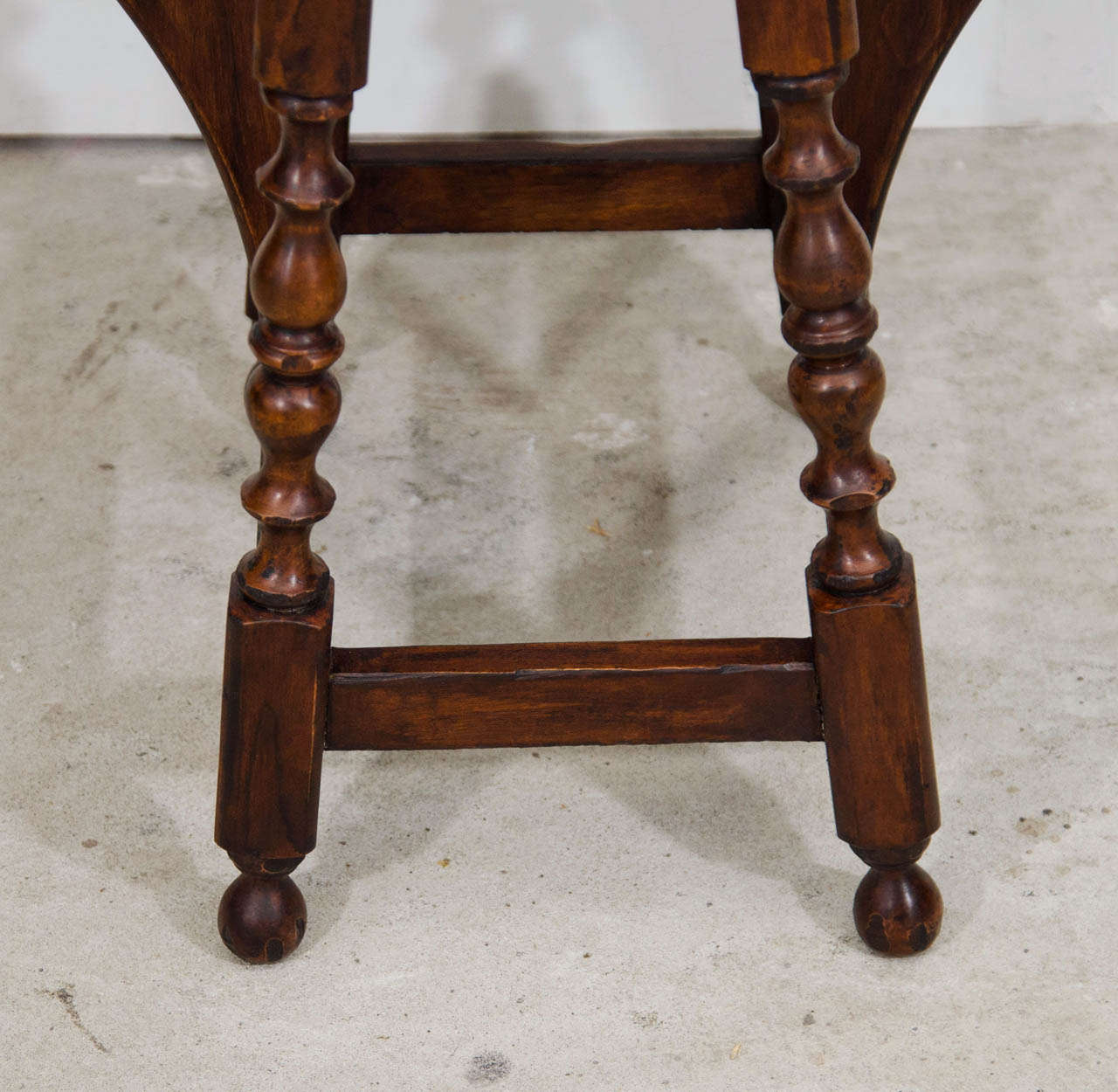 18th Century and Earlier Butterfly  Oval Drop Leaf Center Table For Sale