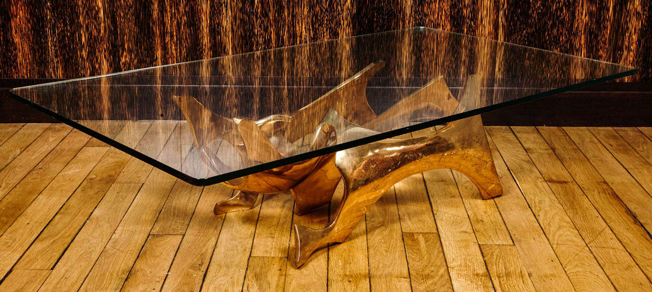Important coffee table by Fred BROUARD, major sculptor and designer after-war (1944-1999)
with a thick glass top (19mm) on a free form gilded bronze base
Signed «F.Brouard» and numeroted 3/8 on the base
Circa 1970