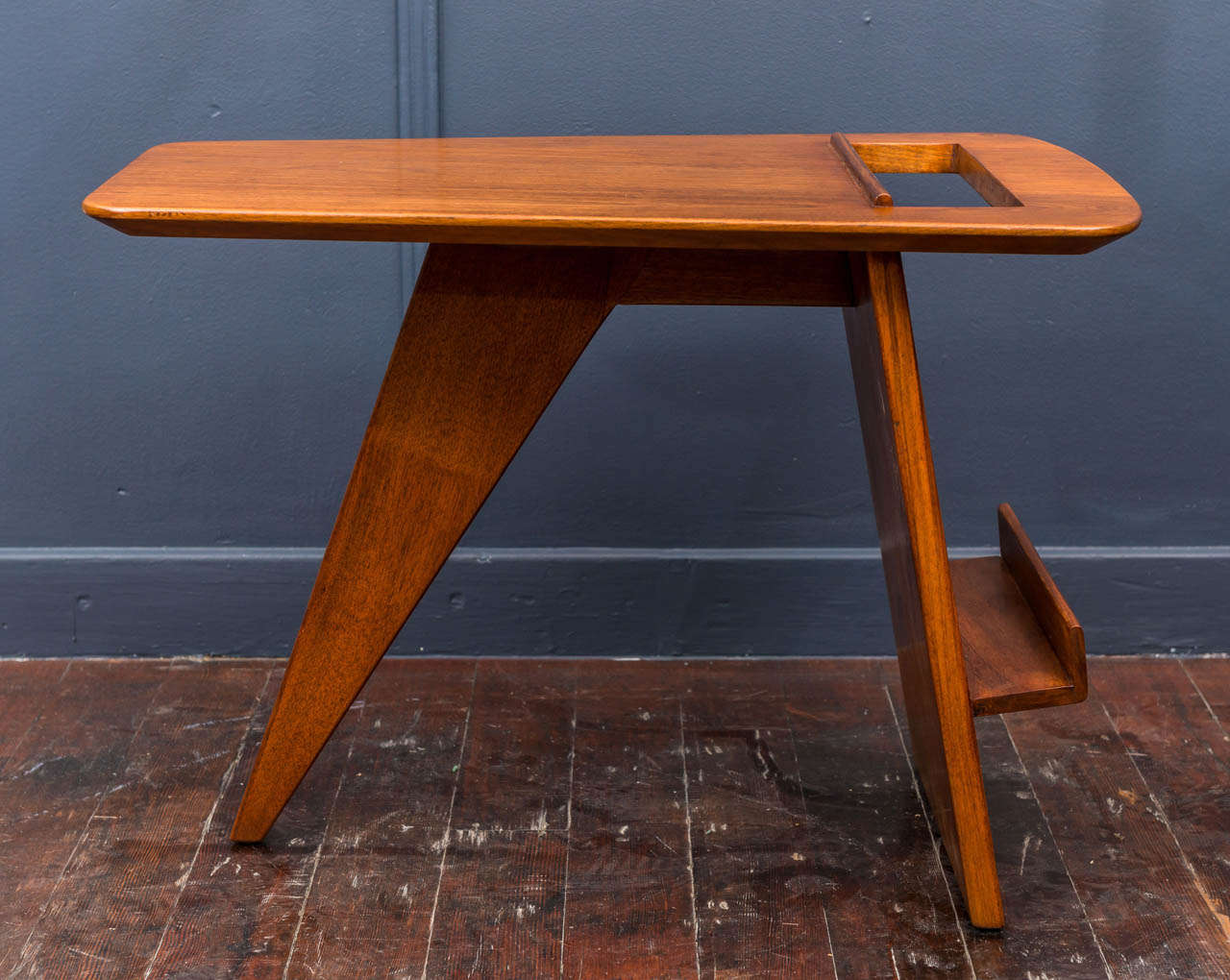Rare and important iconic design by Jens Risom, completely restored in perfect condition.
