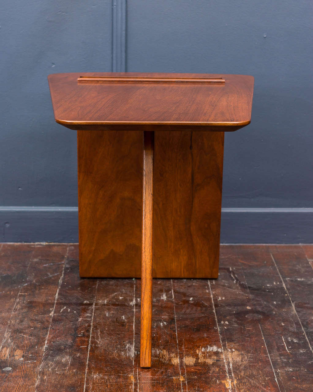Jens Risom Magazine Table In Excellent Condition In San Francisco, CA