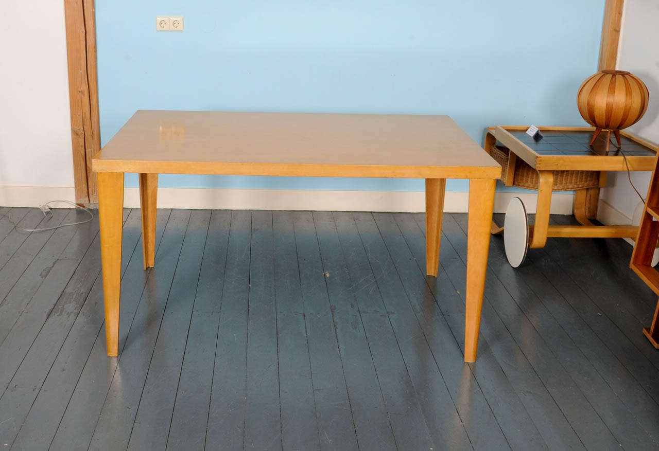 Rare DTW1 Dining Table in ash by Charles & Ray Eames. Early edition by Evans Products (for Herman Miller). This early version in ash was produced in very limited numbers. Most DTW-1 tables were executed in birch.