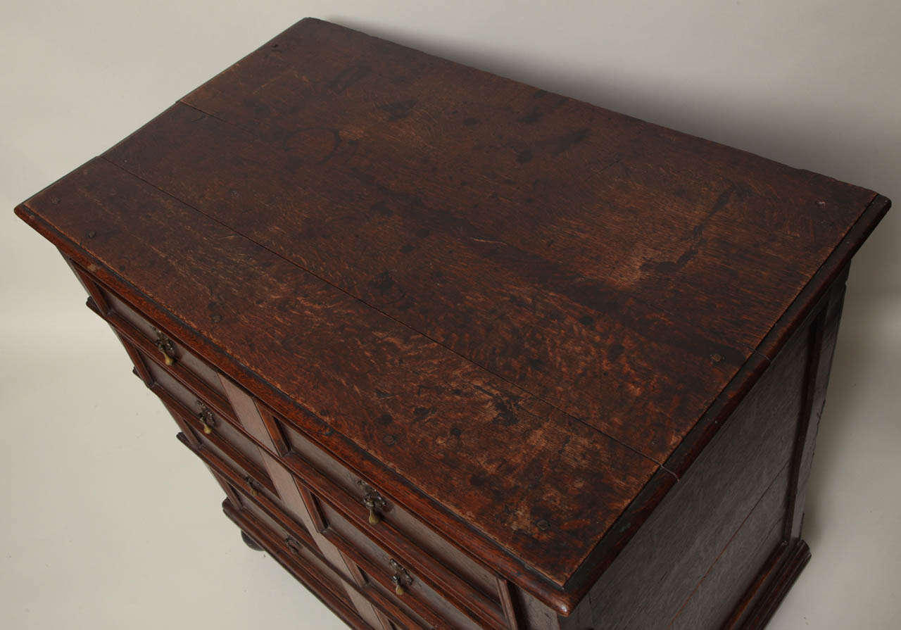 17th Century English Oak Chest of Drawers In Excellent Condition In Greenwich, CT