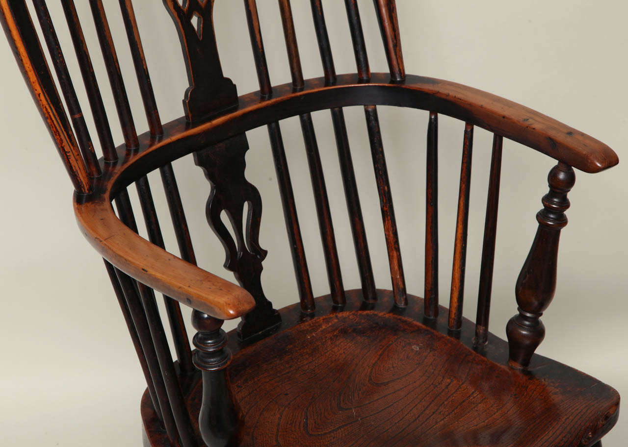 Englischer Windsor-Sessel aus Eibenholz mit Bügelrücken (Land) im Angebot