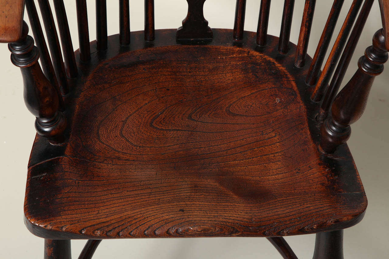 Englischer Windsor-Sessel aus Eibenholz mit Bügelrücken im Zustand „Hervorragend“ im Angebot in Greenwich, CT
