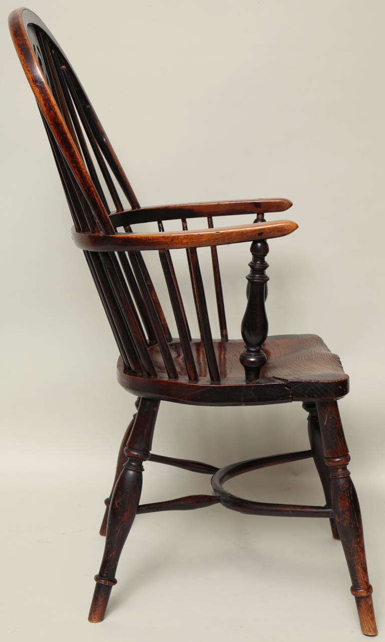 Mid-19th Century English Yew Wood Hoop Back Windsor Armchair For Sale