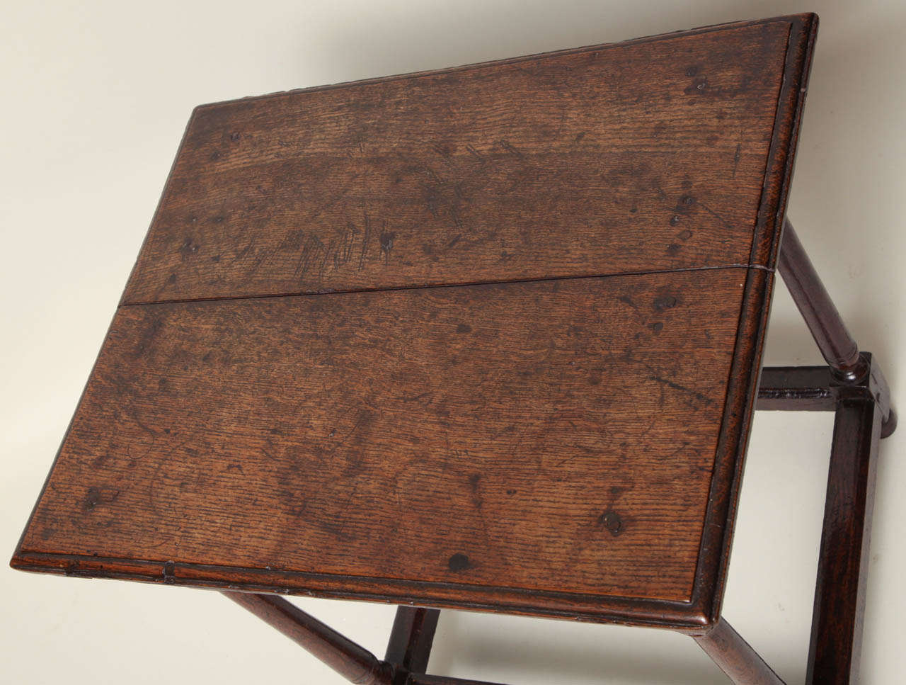 Early 18th Century English Oak Table In Good Condition In Greenwich, CT
