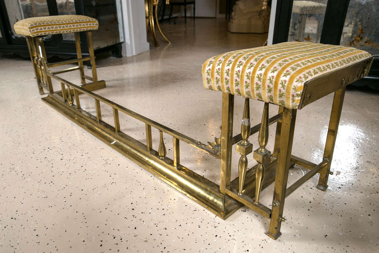 Brass Fireplace Fender with Seating In Fair Condition In Stamford, CT