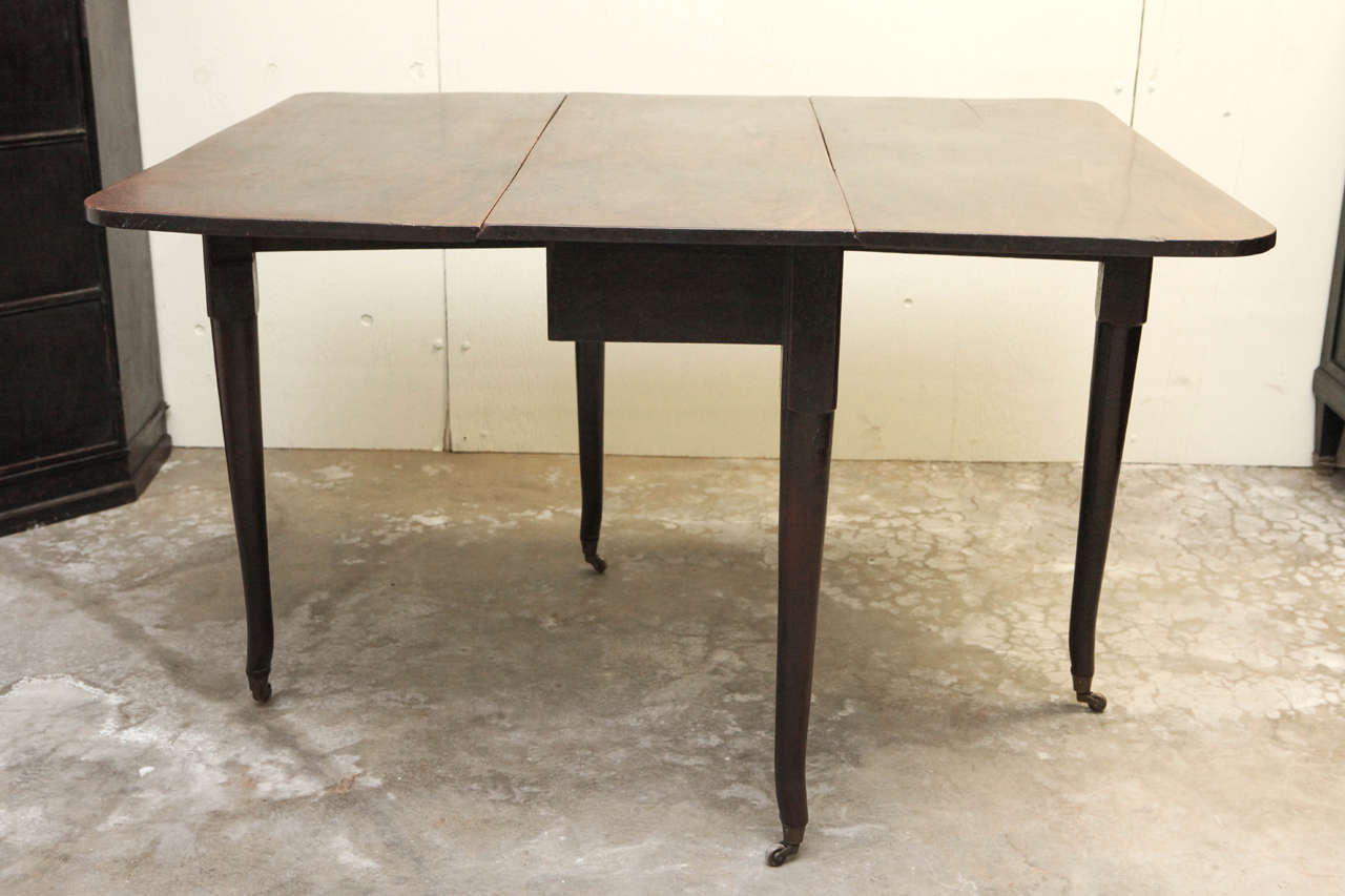 Plum Pudding Mahogany Drop-Leaf Dining, Game, or Side Table from England In Excellent Condition In Los Angeles, CA