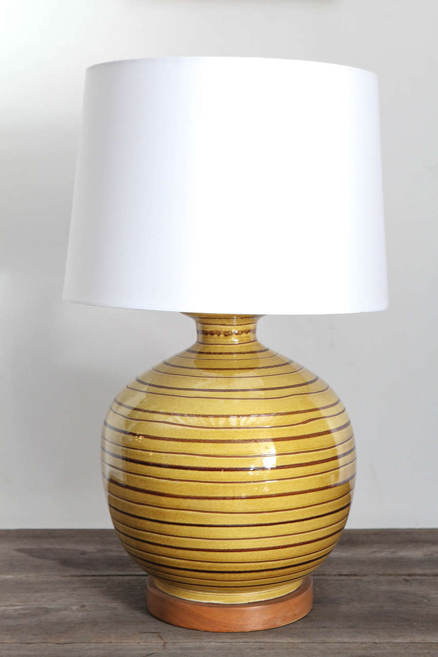 Sharp mod ceramic sphere table lamp in graphic yellow and brown stripes. Newly rewired. Shade not included. 14