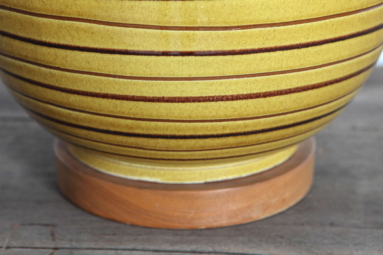 Mid-20th Century Mid-Century Ceramic Yellow and Brown Table Lamp