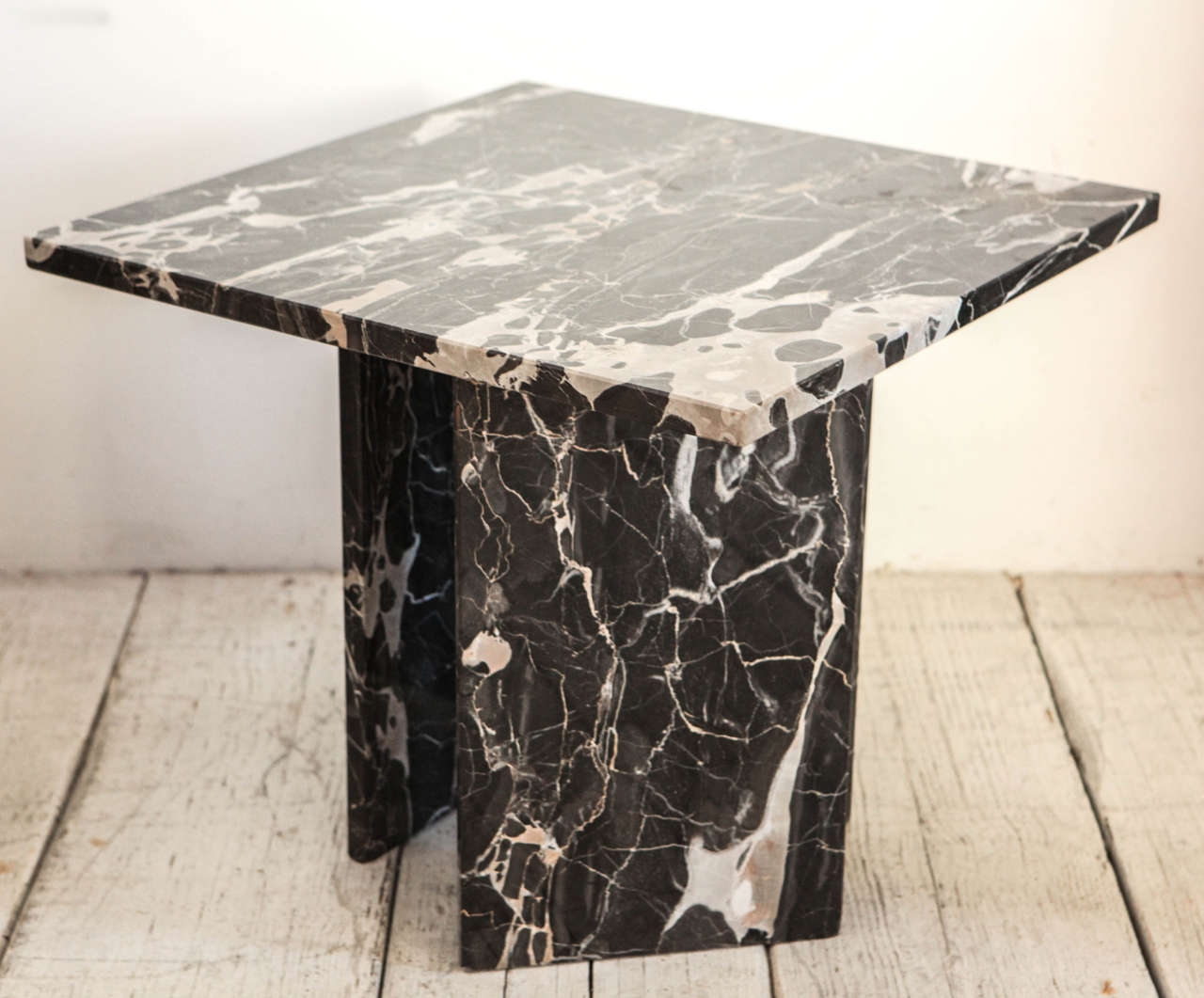 Pair of Black Marble Modern Side Tables In Good Condition In Los Angeles, CA
