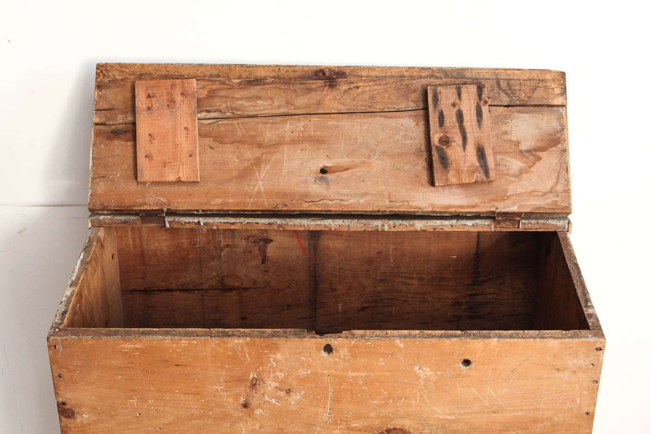 Mid-20th Century Early American Rustic Wooden Console Bin