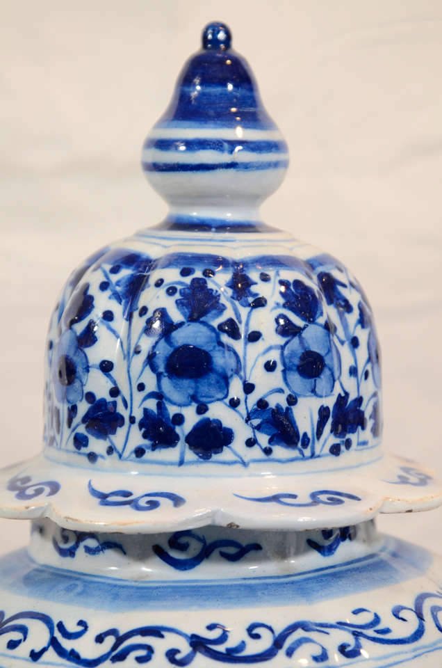 A Pair of Dutch Delft Blue and White Covered Vases In Excellent Condition In Katonah, NY