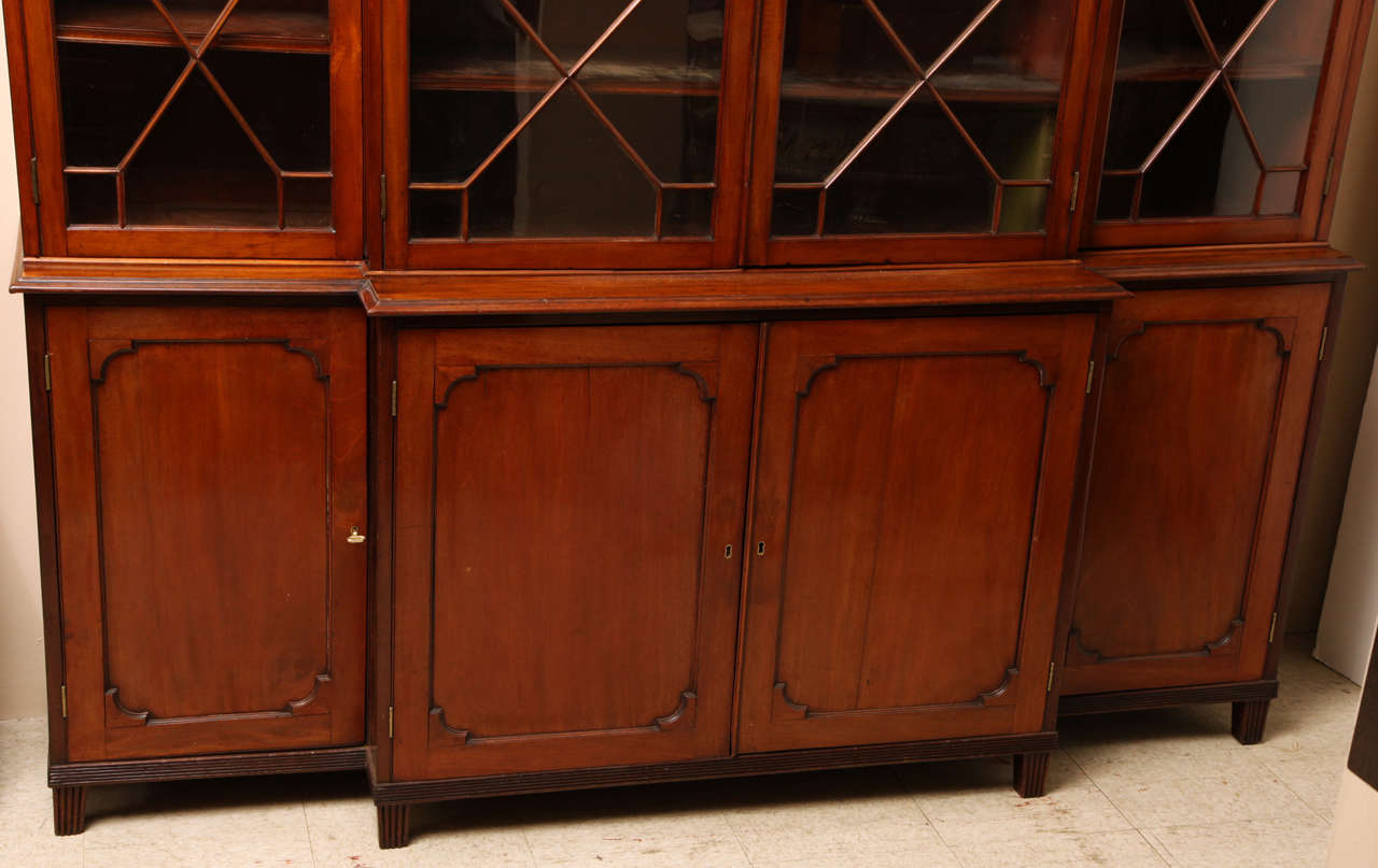 Scottish Regency Breakfront Bookcase In Good Condition For Sale In New York, NY