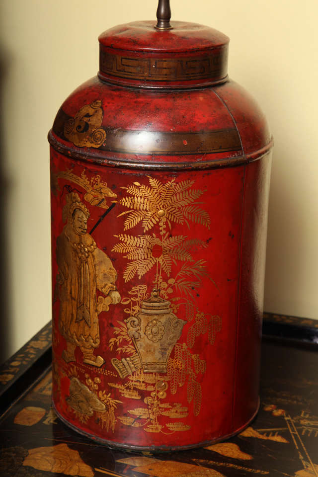 Pair of Regency Red and Gilt Japanned Chinoiserie Tea Canisters, circa 1795 In Excellent Condition In New York, NY