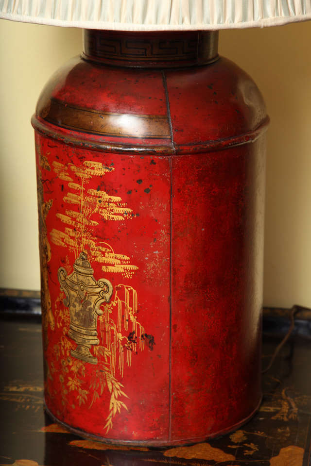 Pair of Regency Red and Gilt Japanned Chinoiserie Tea Canisters, circa 1795 3