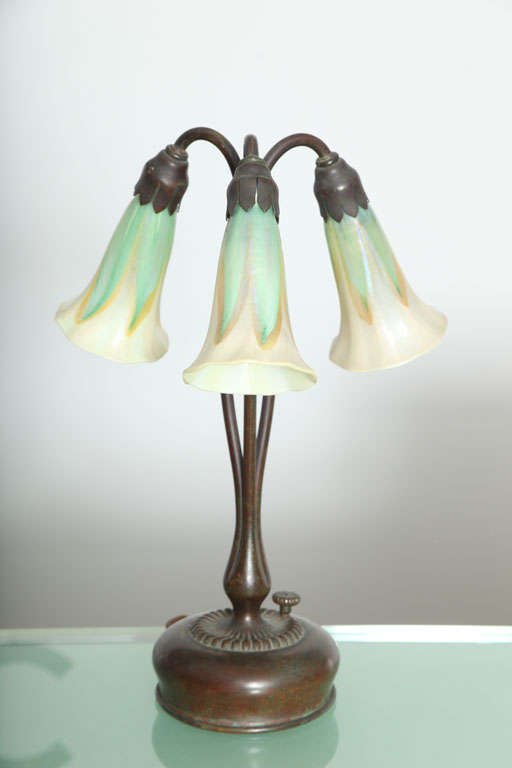 Tiffany Studios Drei Licht Dusche Lily Schreibtischlampe
