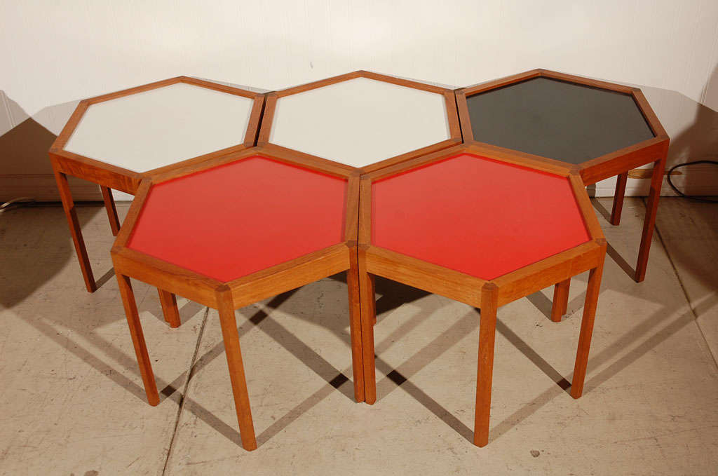 Hans C. Andersen set of five hexagonal Side Tables in teak with red, white and black laminate tops<br />
<br />
Each measure: 19\