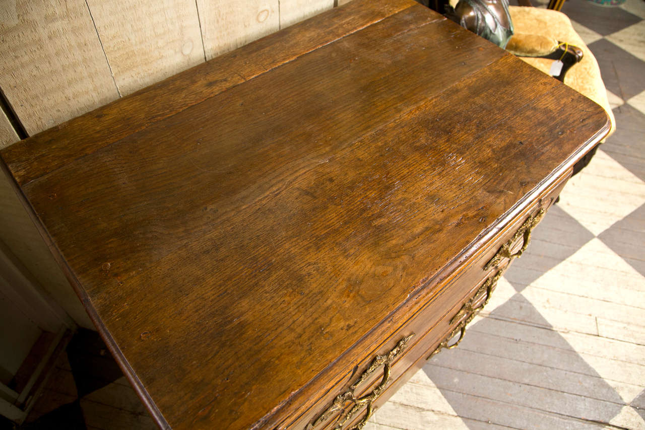 18th Century French Oak 3 Drawer Chest In Good Condition In Woodbury, CT