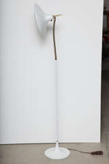 White and brass floor lamp with adjustable gooseneck and tulip-shaped base by Laurel.  Signed.  USA, circa 1950.

Features white metal shade and base with brass gooseneck and shade detail.  Recently rewired with French gold silk twist cord.  Takes