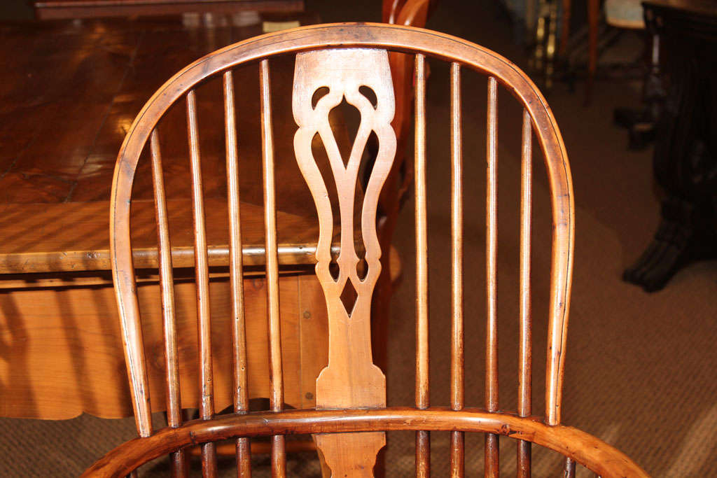 Matched Pair of English Yew Wood Windsor Armchairs In Good Condition In Kirkland, WA